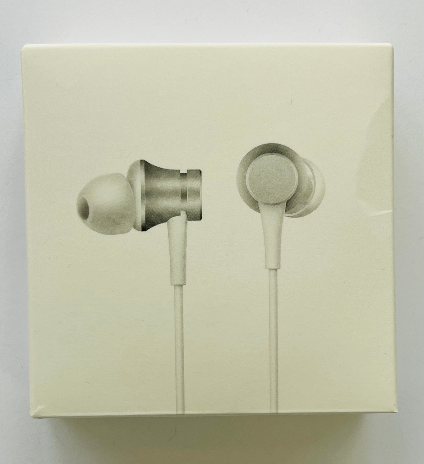 Xiaomi Mi In-Ear Headphones Basic in Matte Silver.